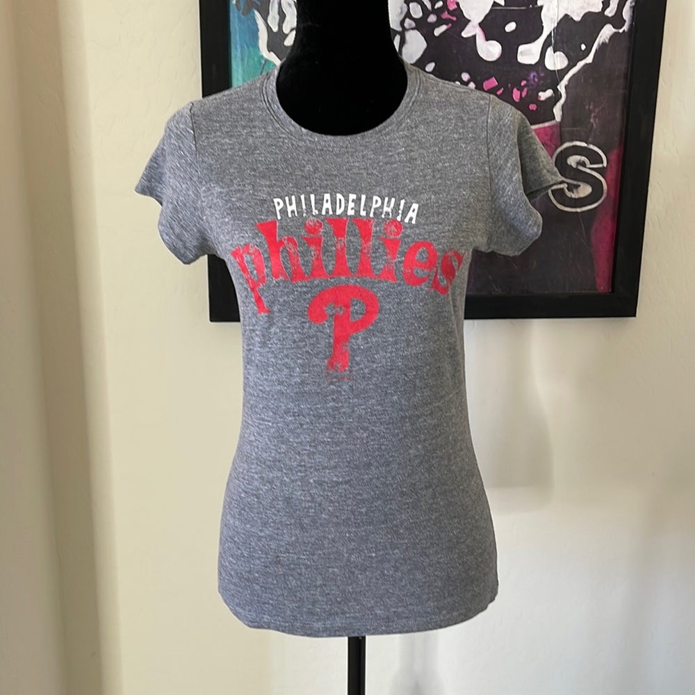 Cute 5th & Ocean Vintage Look Philadelphia Phillies Gray Tee Shirt Size Large